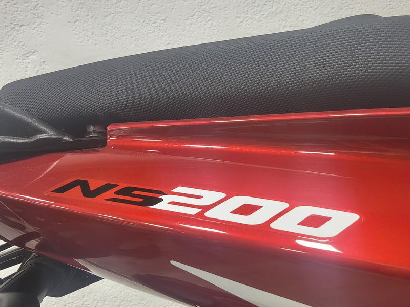 Bajaj ROUSER NS 200 2026 FULL foto 17